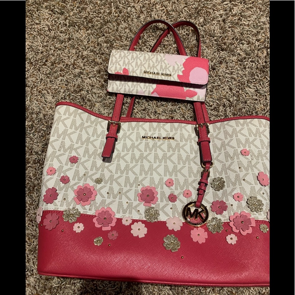EUC authentic signature Michael Kors MK tote purse with cute pink flowers